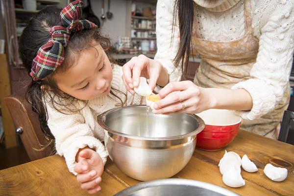 料理する子供たち