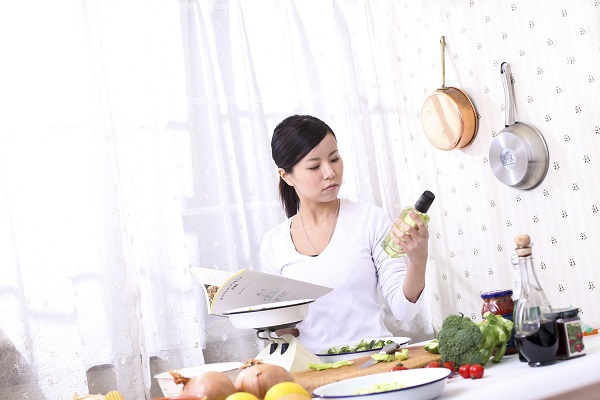 女性の料理