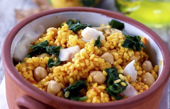 【オリーブオイルご飯】ほうれん草、ひよこ豆とタラ入り土鍋ご飯