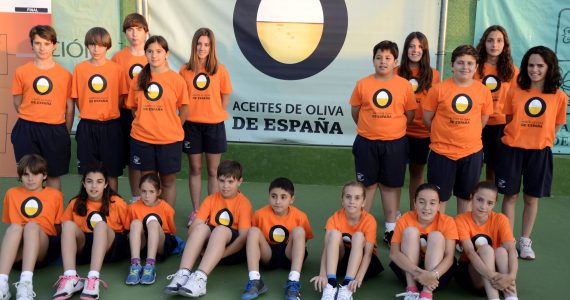 マルトス市 ITFフューチャーズ テニストーナメント 2013にスペイン産オリーブオイルが出展