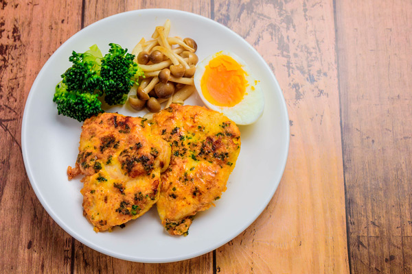 Breaded chicken with eggs