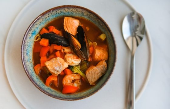 スペイン産オリーブオイルを使ったシーフードスープのレシピ