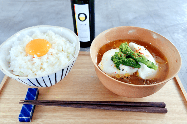 オリーブオイル味噌汁とオリーブオイル卵かけごはん