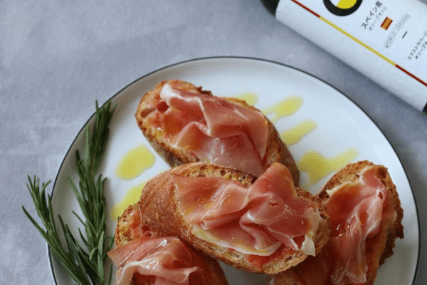 スペイン産オリーブオイルで作るパンコントマテ