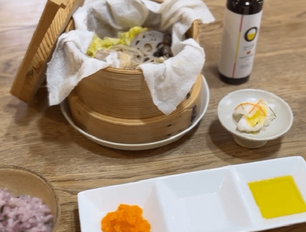 スペイン産オリーブオイルの野菜いろいろせいろ蒸し
